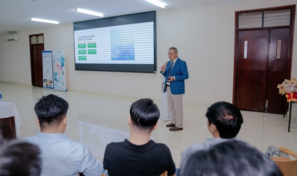 TS.BS Nguyễn Văn Thanh chia sẻ chuy&ecirc;n đề tại hội thảo